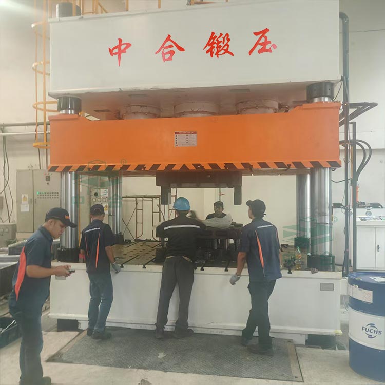 1000噸汽車配件成型液壓機調(diào)試現(xiàn)場.jpg